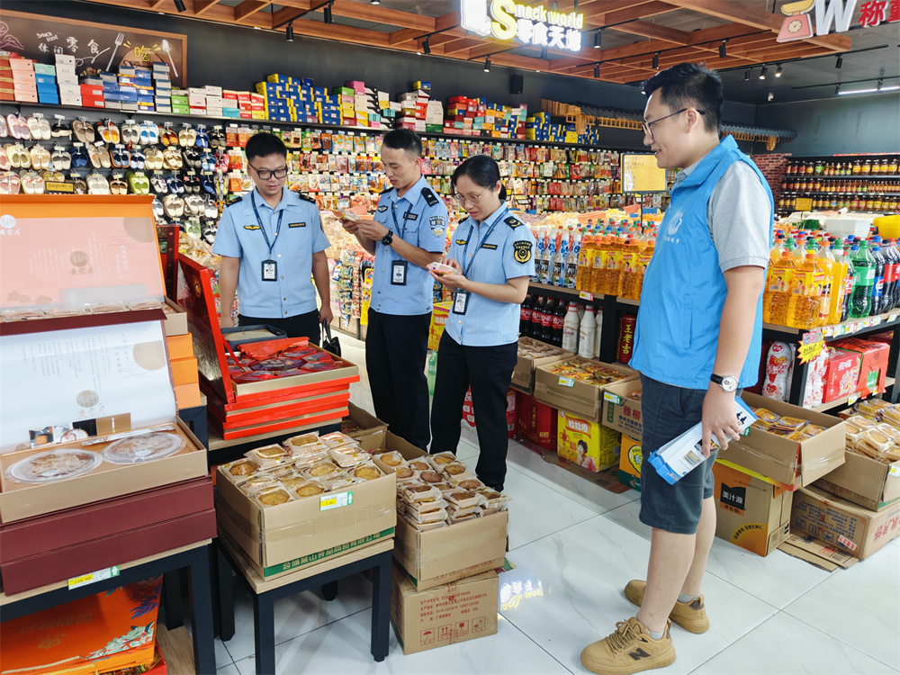 護(hù)航中秋食品安全，市場監(jiān)管所在行動——筑牢食品銷售防線，守護(hù)萬家團(tuán)圓味